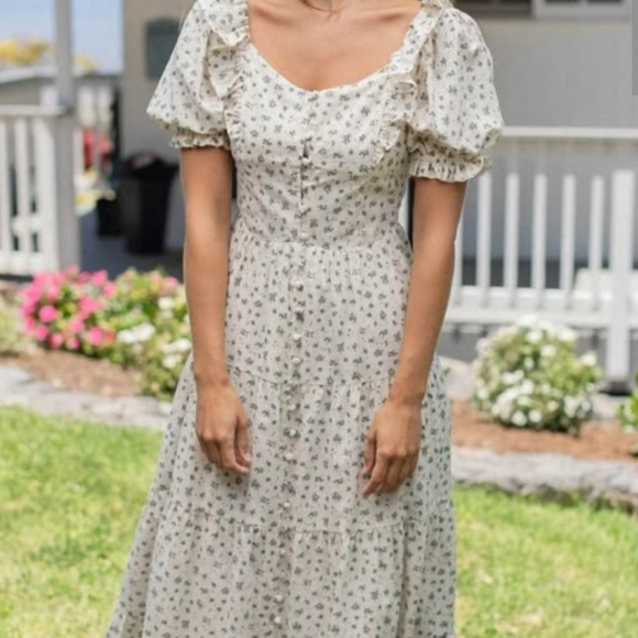 Chic Floral Maxi Dress with Puff Sleeves - Picture 1 of 2
